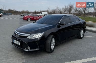Седан Toyota Camry 2017 в Киеве
