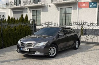 Седан Toyota Camry 2013 в Виннице