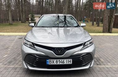 Седан Toyota Camry 2018 в Шепетовке