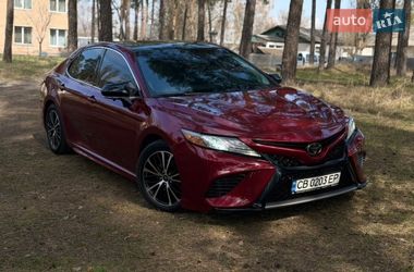 Седан Toyota Camry 2017 в Чернигове