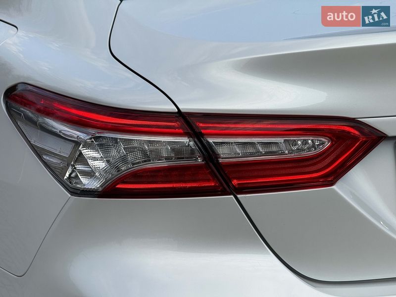 Седан Toyota Camry 2019 в Луцьку