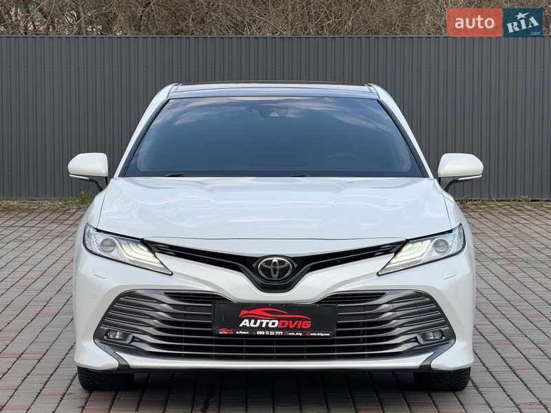 Седан Toyota Camry 2019 в Луцьку