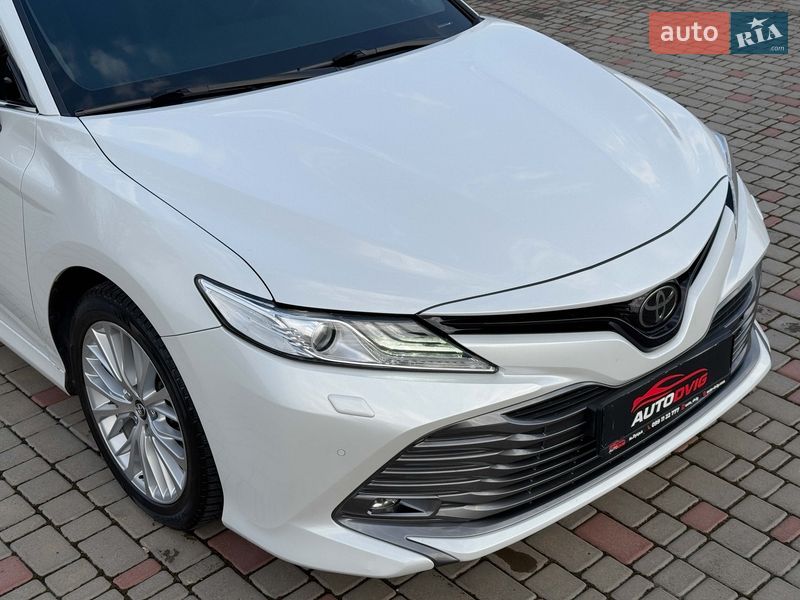 Седан Toyota Camry 2019 в Луцьку