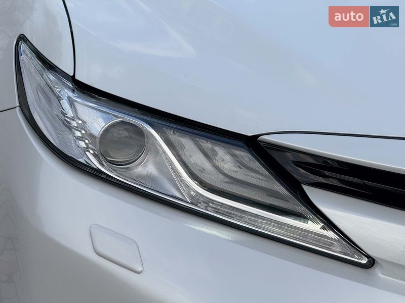Седан Toyota Camry 2019 в Луцьку