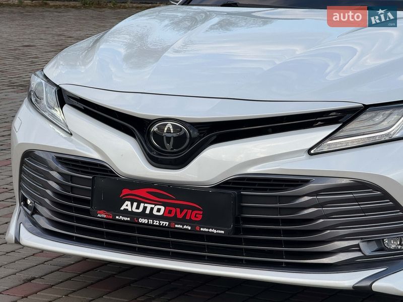 Седан Toyota Camry 2019 в Луцьку