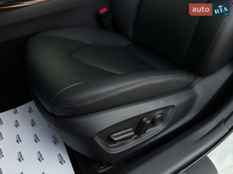 Седан Toyota Camry 2019 в Луцьку