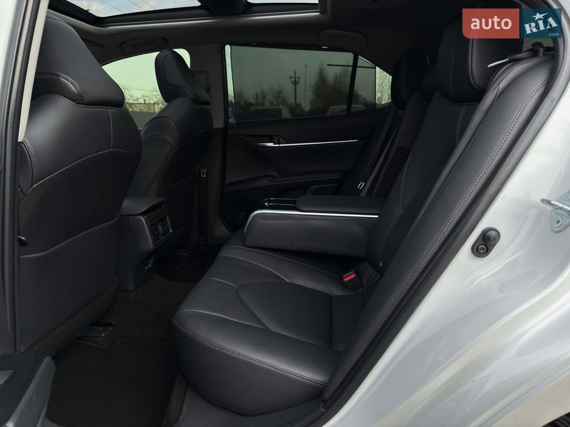 Седан Toyota Camry 2019 в Луцьку