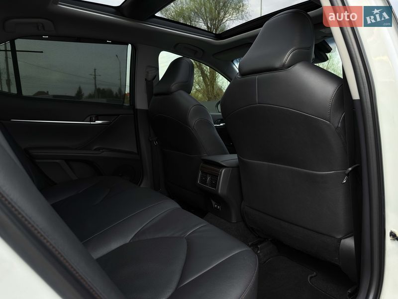 Седан Toyota Camry 2019 в Луцьку