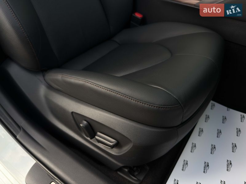 Седан Toyota Camry 2019 в Луцьку