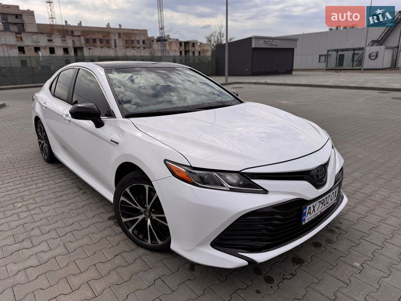 Седан Toyota Camry 2019 в Харькове