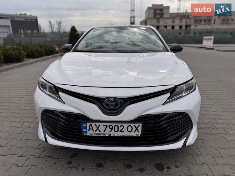 Седан Toyota Camry 2019 в Харькове