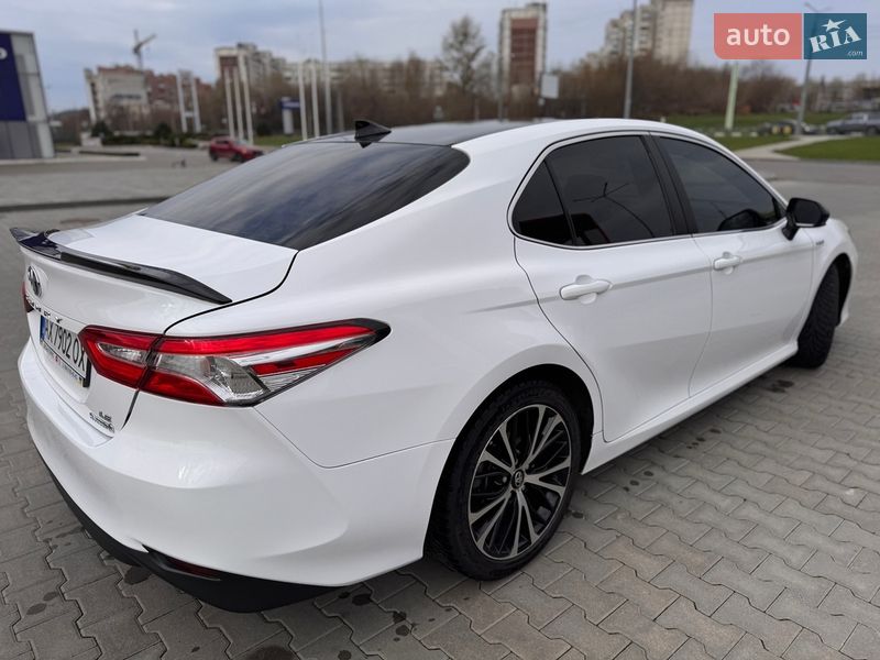Седан Toyota Camry 2019 в Харькове