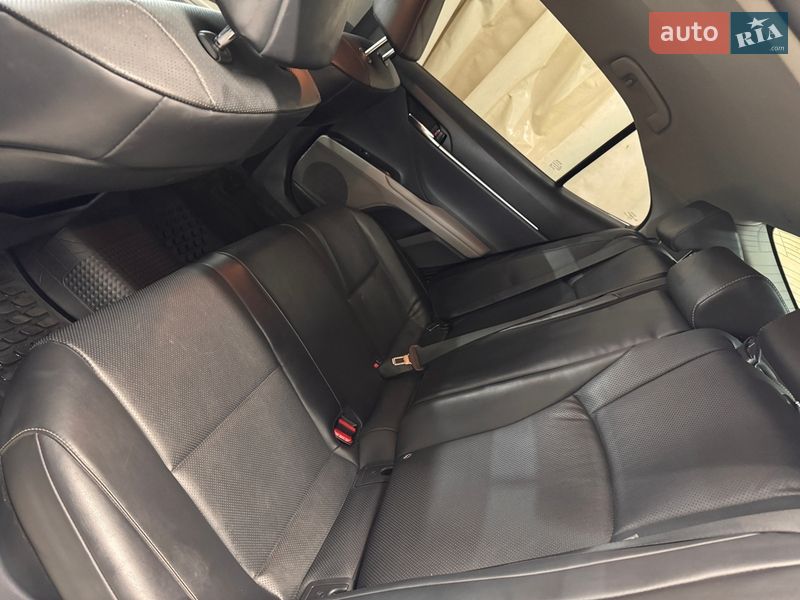 Седан Toyota Camry 2019 в Харькове