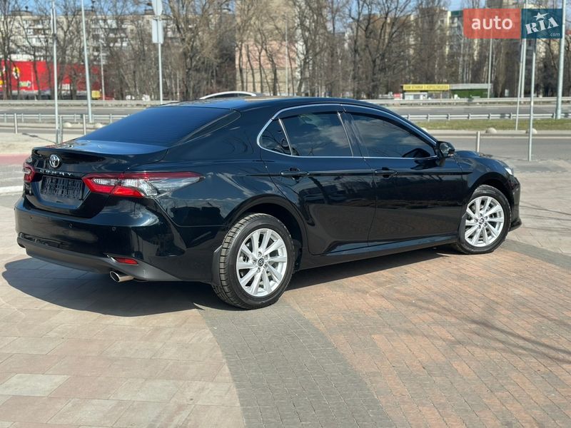 Седан Toyota Camry 2022 в Киеве
