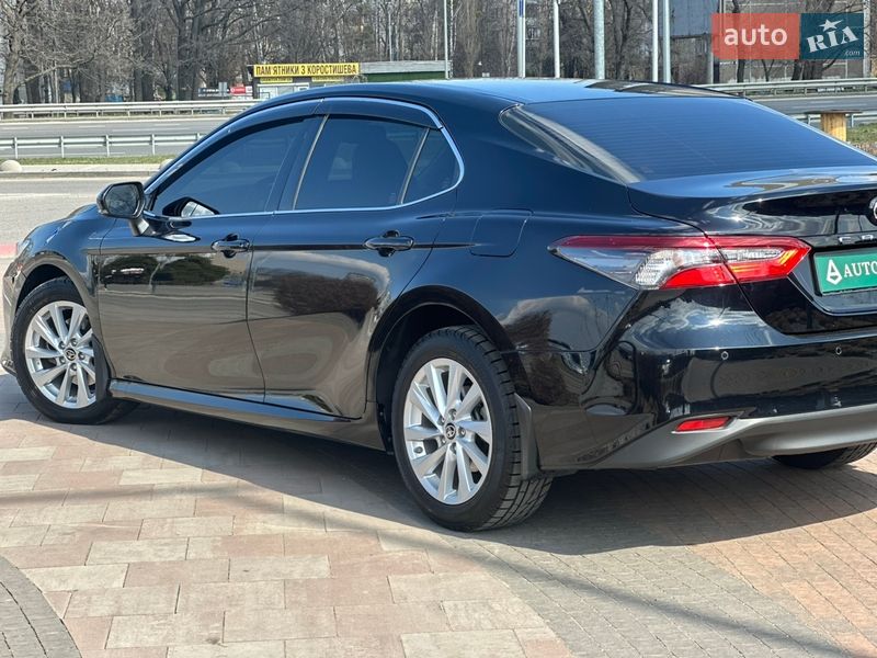 Седан Toyota Camry 2022 в Киеве