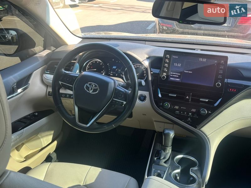 Седан Toyota Camry 2022 в Киеве