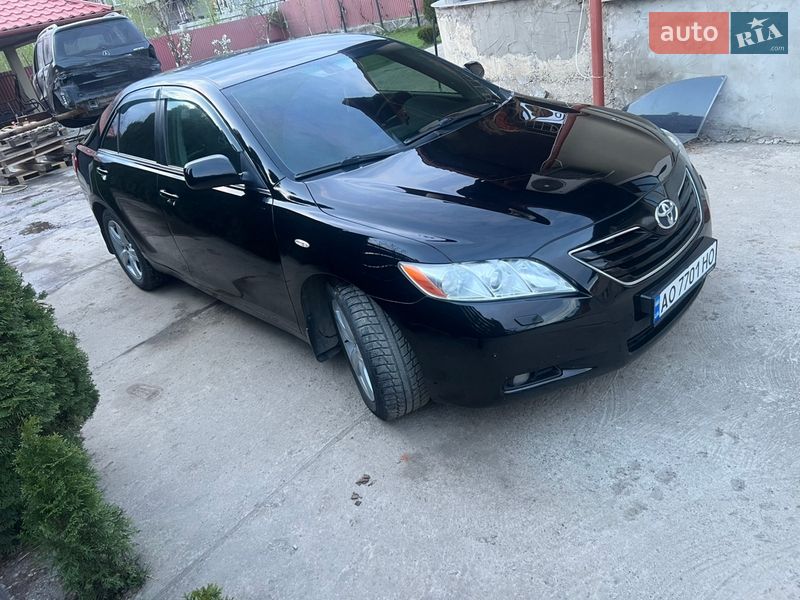 Седан Toyota Camry 2007 в Ужгороде