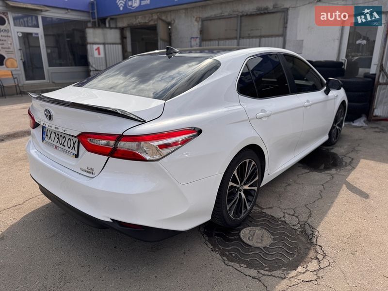Седан Toyota Camry 2019 в Харькове