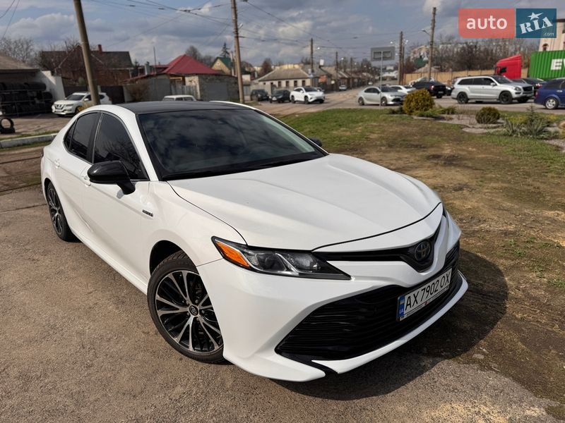 Седан Toyota Camry 2019 в Харькове