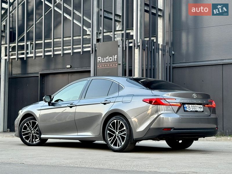 Седан Toyota Camry 2024 в Києві