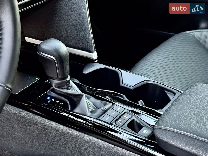 Седан Toyota Camry 2024 в Києві