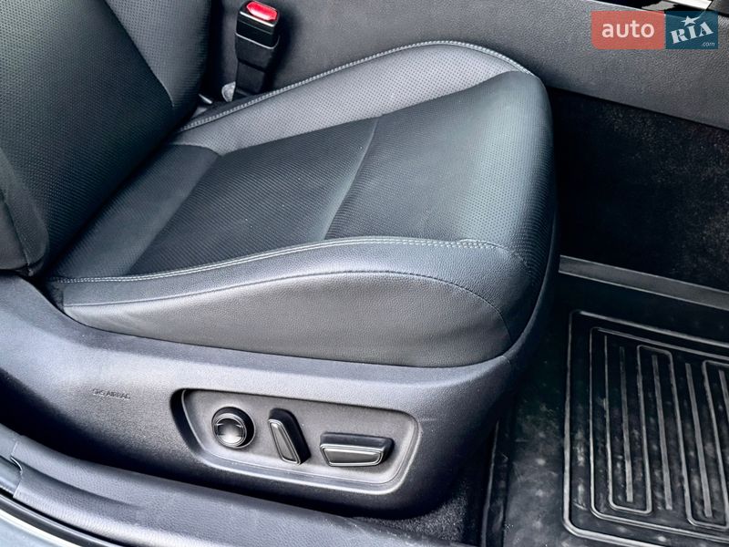 Седан Toyota Camry 2024 в Києві