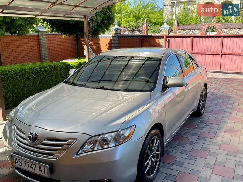Седан Toyota Camry 2006 в Киеве