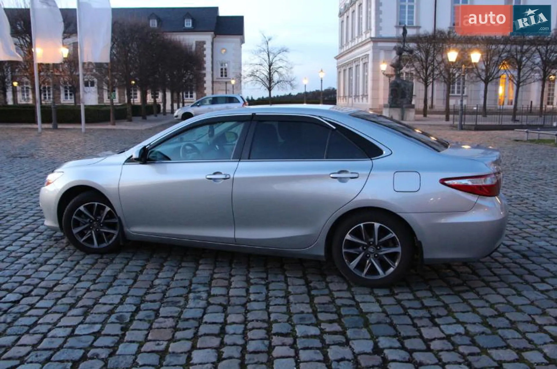 2016 Toyota Camry - мініатюра 29