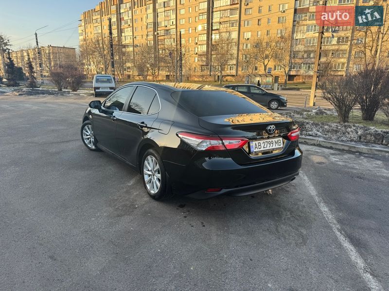 Седан Toyota Camry 2020 в Виннице