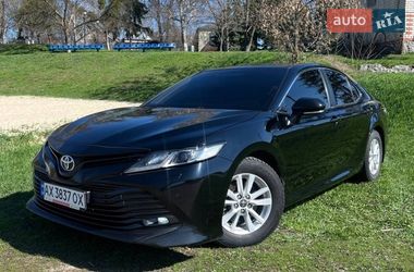 Седан Toyota Camry 2018 в Валках
