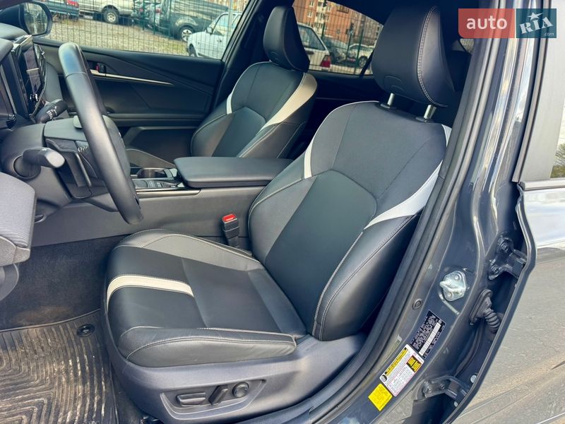 Седан Toyota Camry 2024 в Киеве