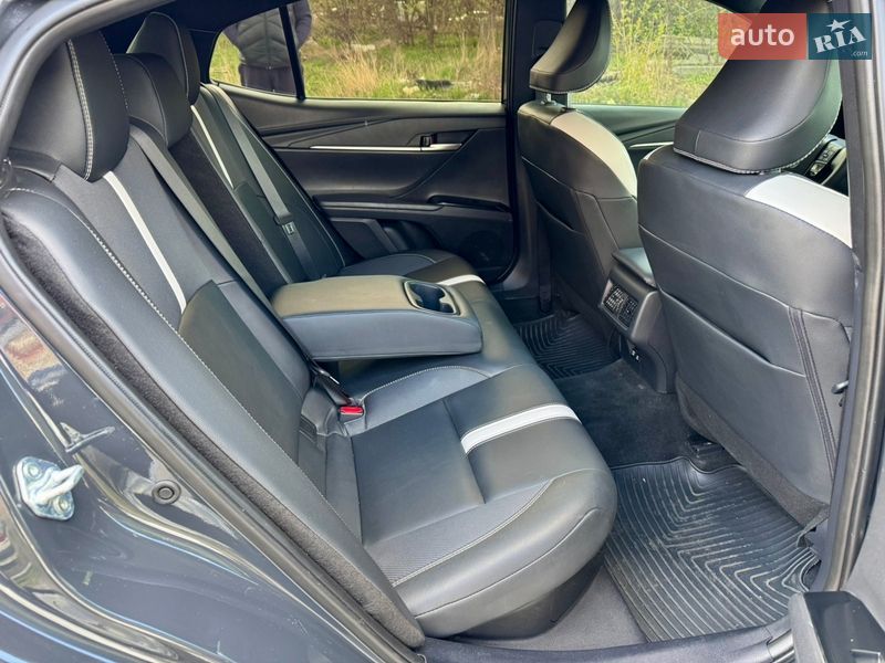 Седан Toyota Camry 2024 в Киеве