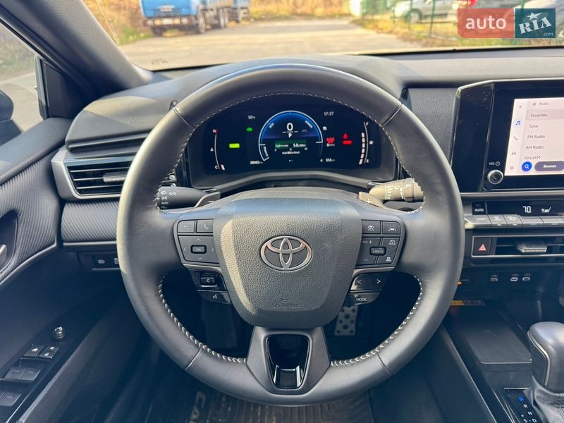 Седан Toyota Camry 2024 в Киеве