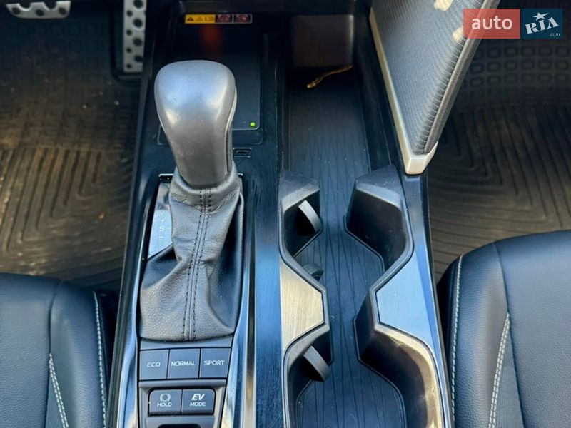 Седан Toyota Camry 2024 в Киеве