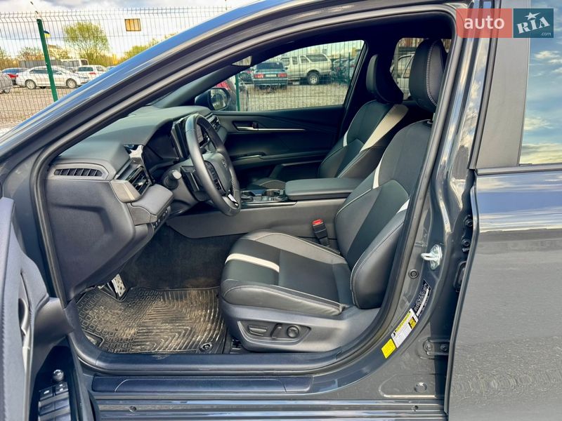 Седан Toyota Camry 2024 в Киеве