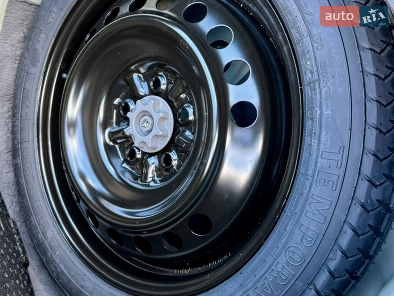 Седан Toyota Camry 2024 в Киеве