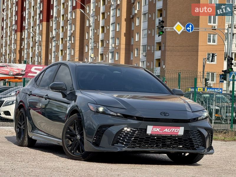 Седан Toyota Camry 2024 в Киеве