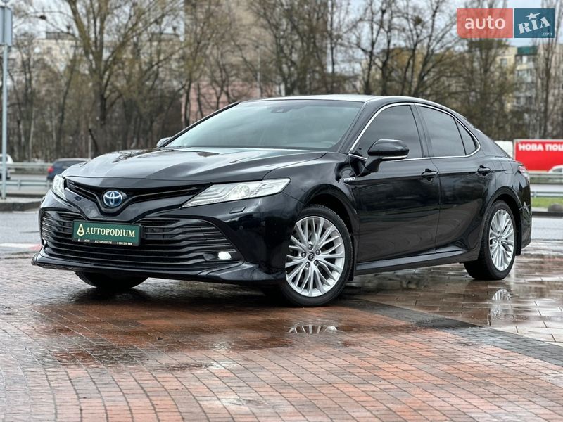Toyota Camry 2019