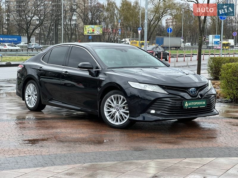 Toyota Camry 2019