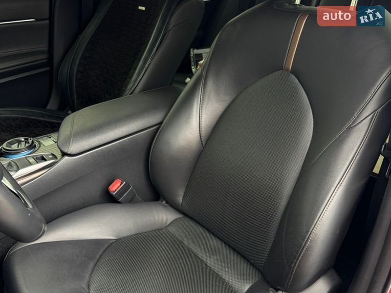 Седан Toyota Camry 2018 в Кременчуге