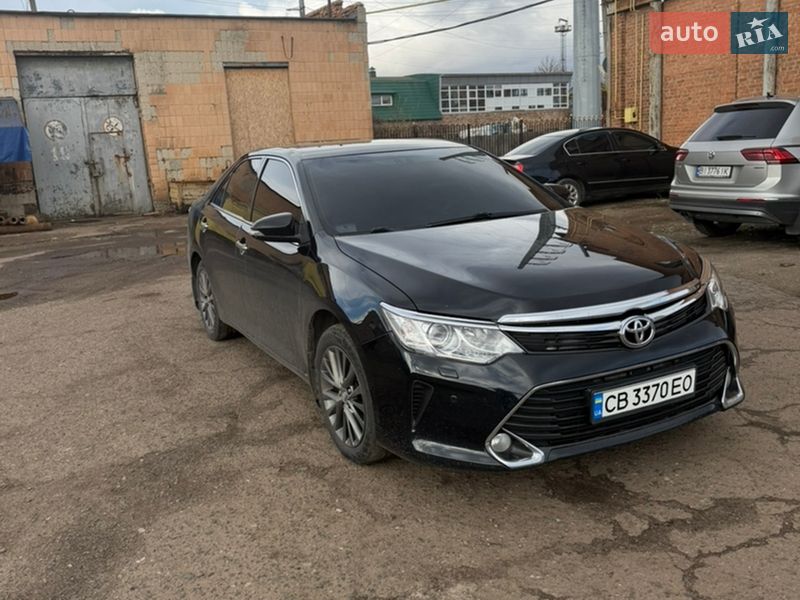 Седан Toyota Camry 2017 в Прилуках