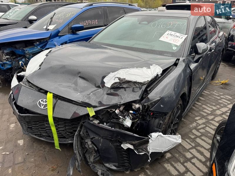 Седан Toyota Camry 2024 в Львові