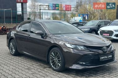 Седан Toyota Camry 2019 в Луцке