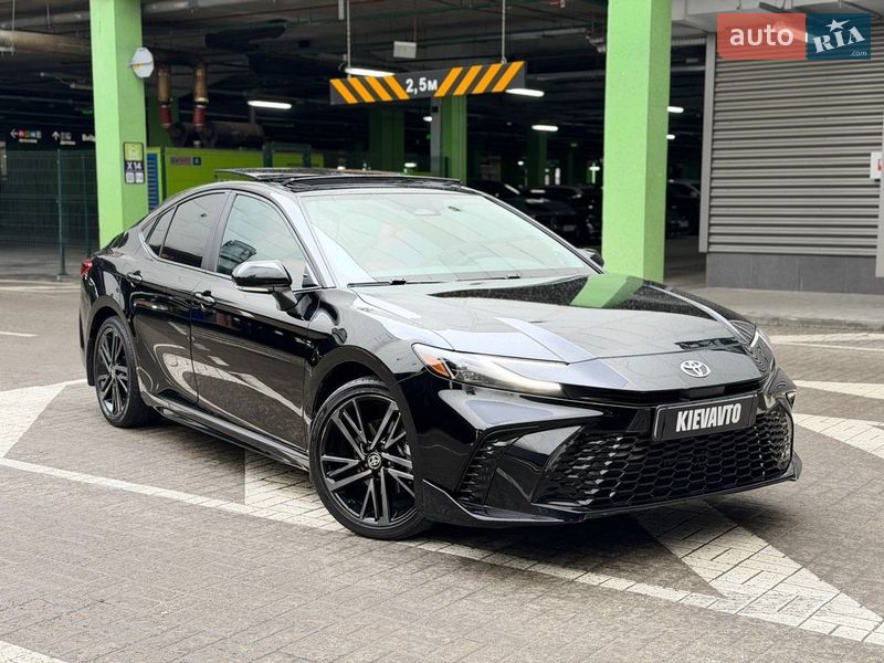 Седан Toyota Camry 2024 в Києві