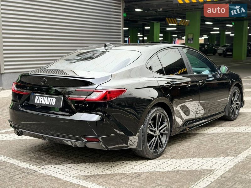 Седан Toyota Camry 2024 в Києві