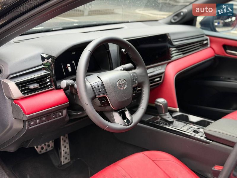 Седан Toyota Camry 2024 в Києві