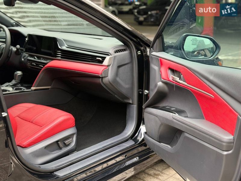 Седан Toyota Camry 2024 в Києві