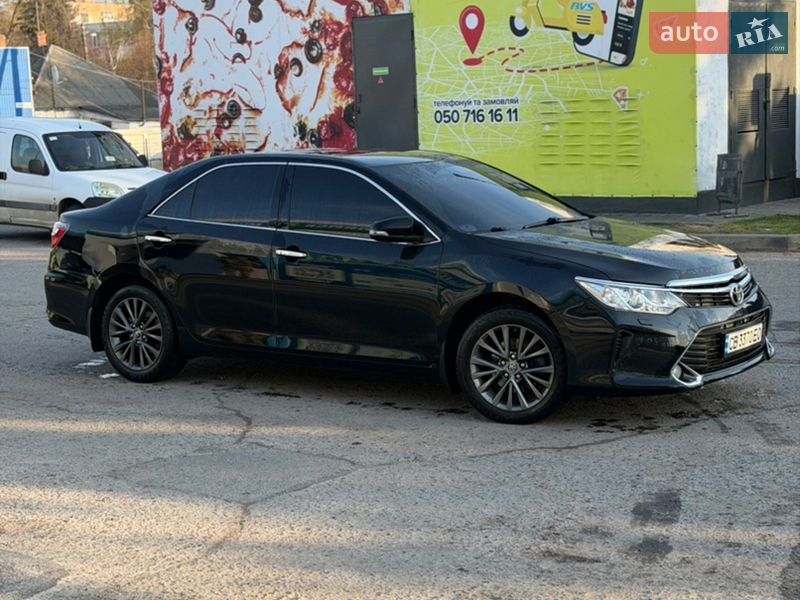 Седан Toyota Camry 2017 в Прилуках