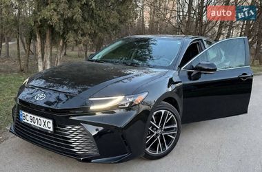 Седан Toyota Camry 2025 в Львове