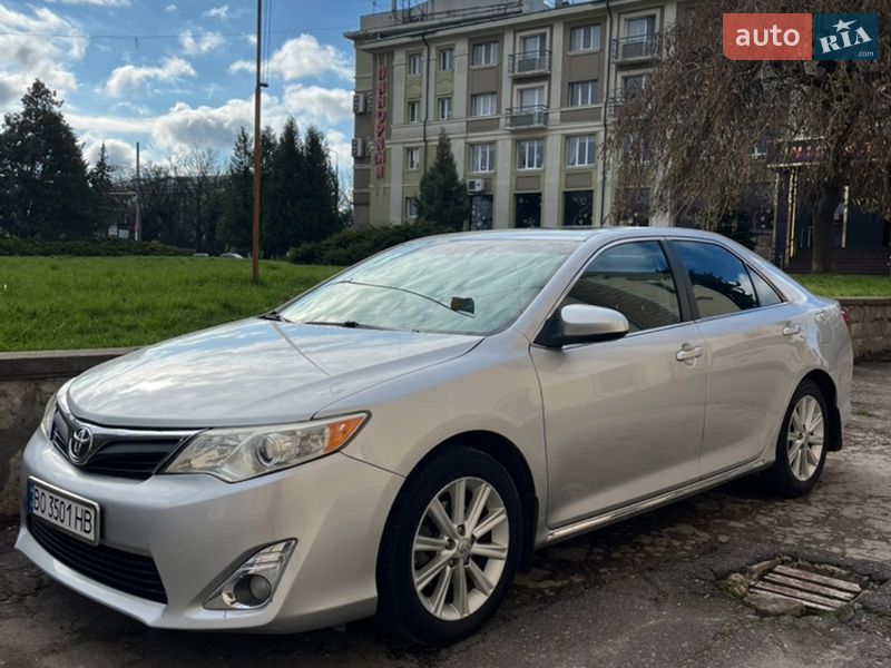 Седан Toyota Camry 2012 в Тернополе